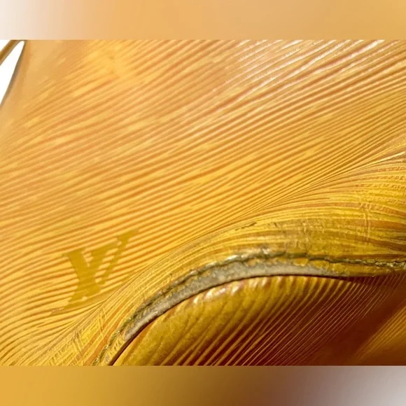 Authentic Louis Vuitton Noe Yellow Epi Leather bag 🥳 - Picture 7 of 12